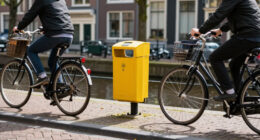 Amsterdam Plaatst Prullenbak Midden Op Fietspad: 'Een Giller' - NOS
